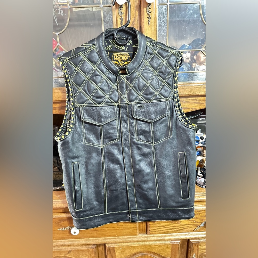 Black Leather Quilted Men's Milwaukee Vest
